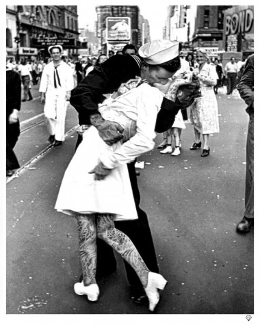 VE Day Kiss | JJ Adams image